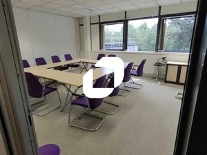 A LOUER  BUREAUX MEUBLES