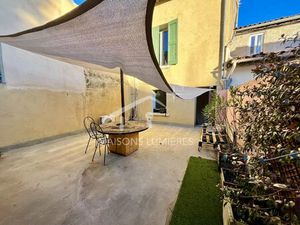 Maison de ville avec toit-terrasse - 2 chambres - 100m² - 165 000€
