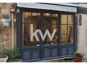 Local commercial avec habitation en état parfait à Cordes Sur Ciel