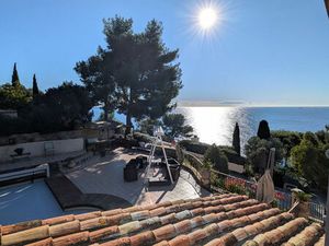 Location maison 6 pièces 130m2 Carqueiranne 83320 - 3220 € - Surface Privée