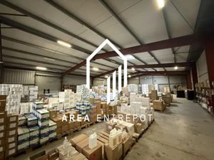 Bâtiment indépendant avec visibilité autoroutière et terrain privatif