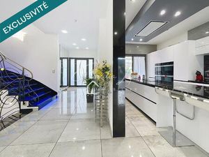 PROPRIÉTÉ D'EXCEPTION 368 M² UTILES SUR UNE PARCELLE DE 744M²