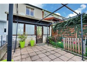 EXCLUSIVITE CLERMONT-FERRAND   maison avec cour  jardinet et gar