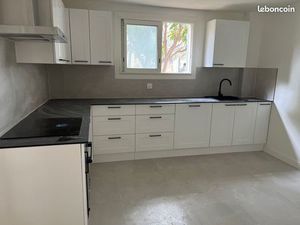 LA FARE LES OLIVIERS Bas de villa