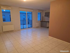 F2 meublé 52m2 + box stationnement disponible début janvier