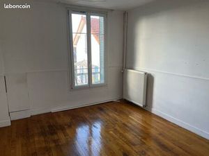 Chambre à louer dans pavillon