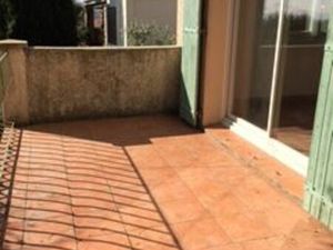 LA FARE LES OLIVIERS haut de villa