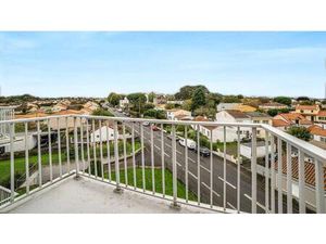 Rezé - Blordière T2 avec parking  cave et balcon