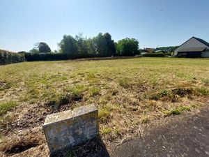 Terrain à bâtir de 822 m² à CROSMIERES (72)