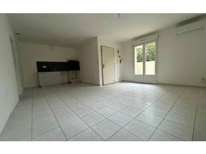 Location appartement  m² T-3 à Vedène  765 €