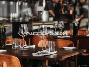 Restaurant de 200m² avec terrasse  terrain de ~ 2 hectares