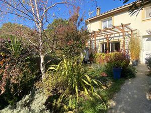 Maison Lumineuse Avec Jardin Arboré