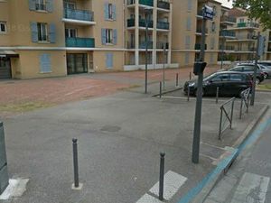 3 Parkings en sous sol proche église Vaulx Village