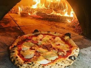 Restaurant pizzeria au feu de bois