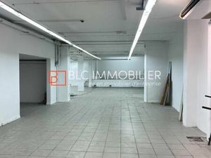 Local commercial 200 m²