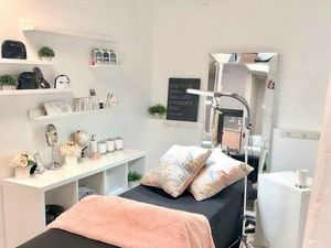 LOCAL Technicienne de cils sourcils esthétique