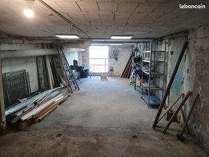 Local  atelier  stockage  bureau  depot( ZFU) proximité imediate A7 sortie plombieres