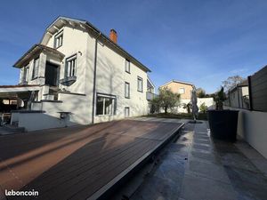 Villa 8 pièces 353 m²