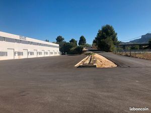 Local 185m2 bordure autoroute - forte visibilité