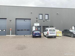 Local d'activité 208 m²