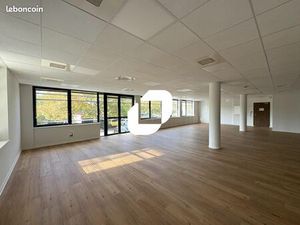 Bureau 2 429 m²