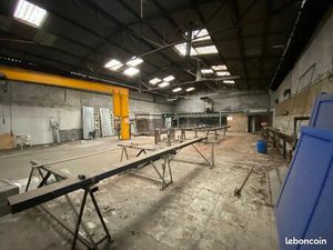 Local industriel 450 m²