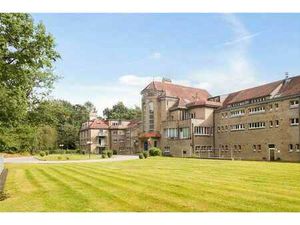 Appartement (2 ch) avec terrasse  garage et empl. parking
