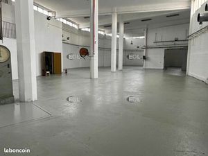 Local d'activité 1 688 m²