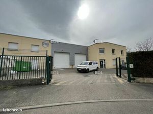 Local d'activité 744 m²