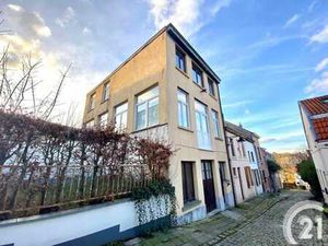 AVIS AUX INVESTISSEURS - ENTREPOT DE +/-450M² + 2 APPARTS