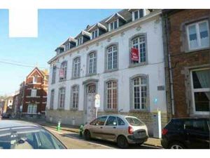 Studio avec une chambre séparée