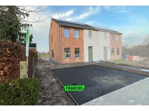 Maison jumelée récente avec 3 chambres sur un emplacement c…