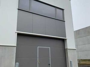 Unité PME de 60 m² + 30 m² mezzanine + 1 parking extérieur