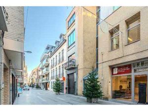 Handelspand met aparte woonst in winkelstraat!