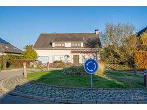 A RENOVER ENTIEREMENT - BEAU POTENTIEL !