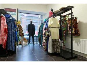 À LOUER – Deux commerces ±45 m² – Rue commerçante