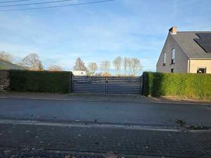 Terrain à bâtir avec installation équestre