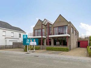 Kantoorruimte met groot appartement