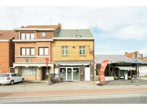 Spacieuse maison avec espace commercial loué