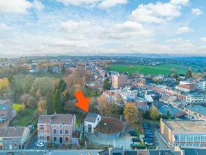 FAIRE OFFRE A PARTIR DE 408.600 € ! Vaste immeuble