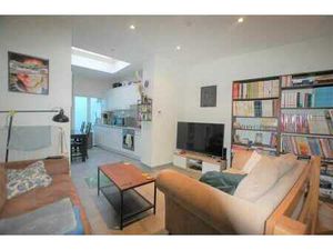 RDC non meublé avec cour privative