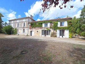 Vente appartement 9 pièces 195 m² à Sireuil (16440)  299 250 €