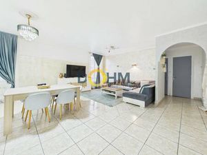 Mme. Catherine Dutreuil