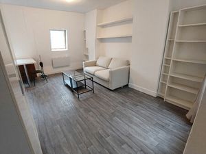 STUDIO MEUBLE 22.56M2 - 75017