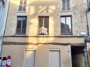 Immeuble de rapport à rénover - Centre de VARZY - joli potentiel