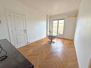 Dubouchage - Elégant 2 pièces à rénover avec terrasse 11m²