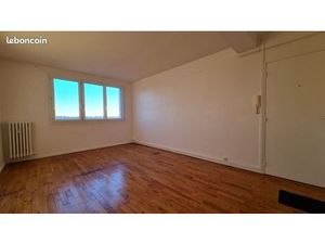 Appartement T3 56m2 Lumineux Souché. Rénové récemment + cave +stationnement + local 2 roue