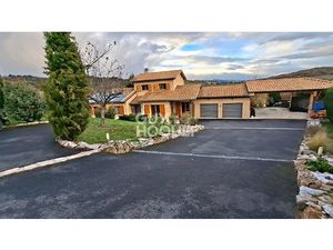 Maison plain pied de 130 m² et 120 m² de dépendances