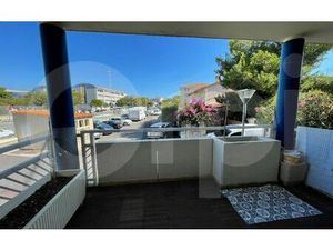 Location appartement  m² T-3 à Marseille 8  1 240 €