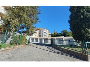Location stationnement  m² T- à Manosque  90 €